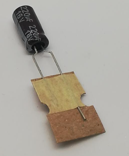 220uF 16V    105C Ebat:6X12  Elektrolitik Kondansatör