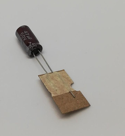 47uF 50V 105C Ebat:6x12X2,5 Elektrolitik Kondansatör (10 Adet)