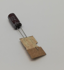 47uF 50V 105C Ebat:6x12X2,5 Elektrolitik Kondansatör (10 Adet)