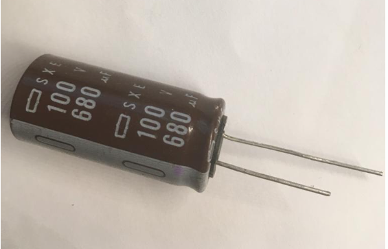 680UF 100V  105C EBAT:18X40MM Elektrolitik Kondansatör
